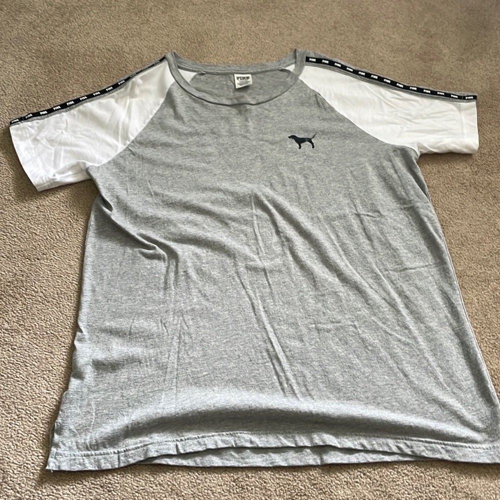 Victoria’s Secret Gray t-shirt Size L